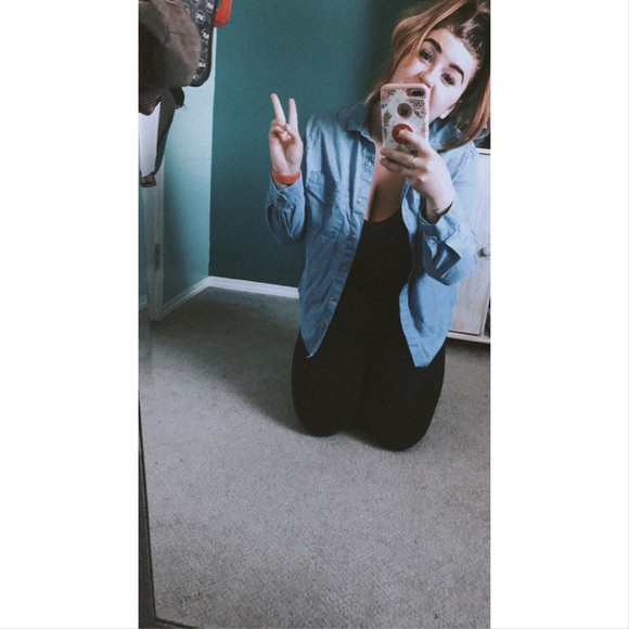 Meet your posher, Darci 🧡 - Picture 5 of 5